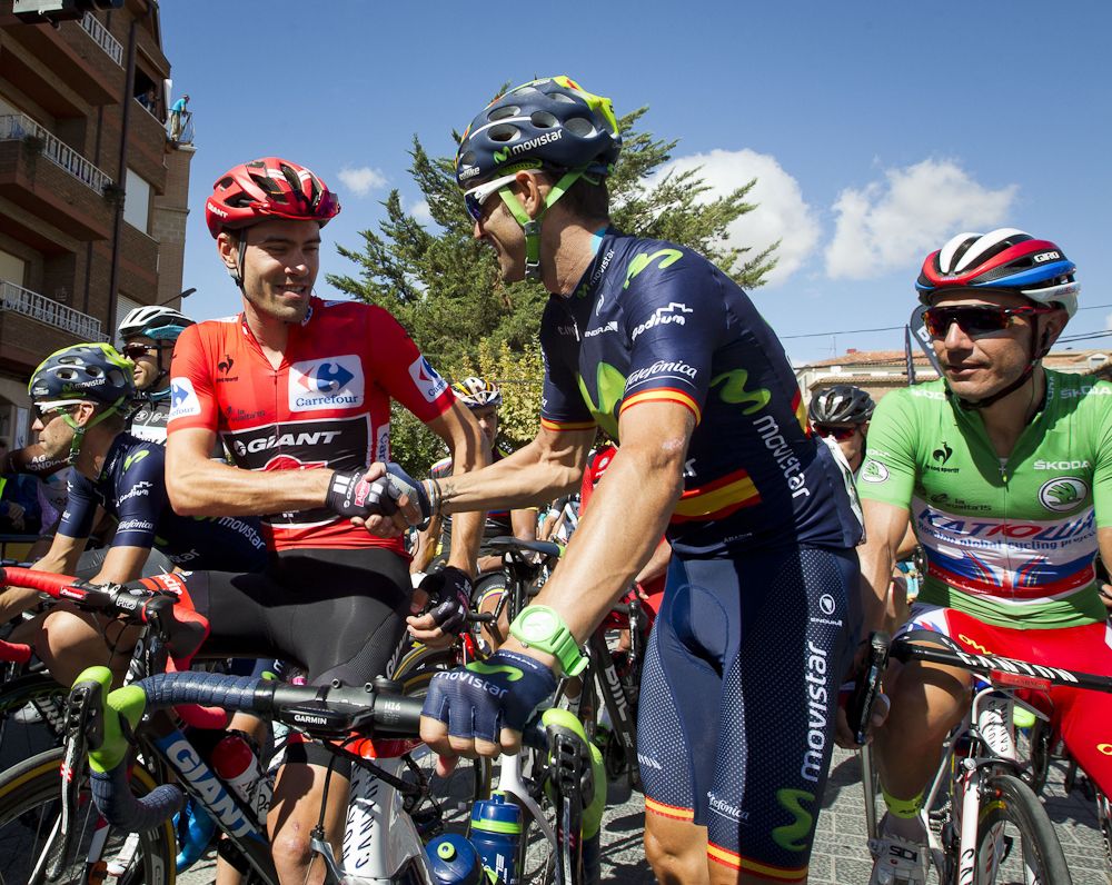 Tom Dumoulin and Alejandro Valverde greet each other before the start of stage 18.