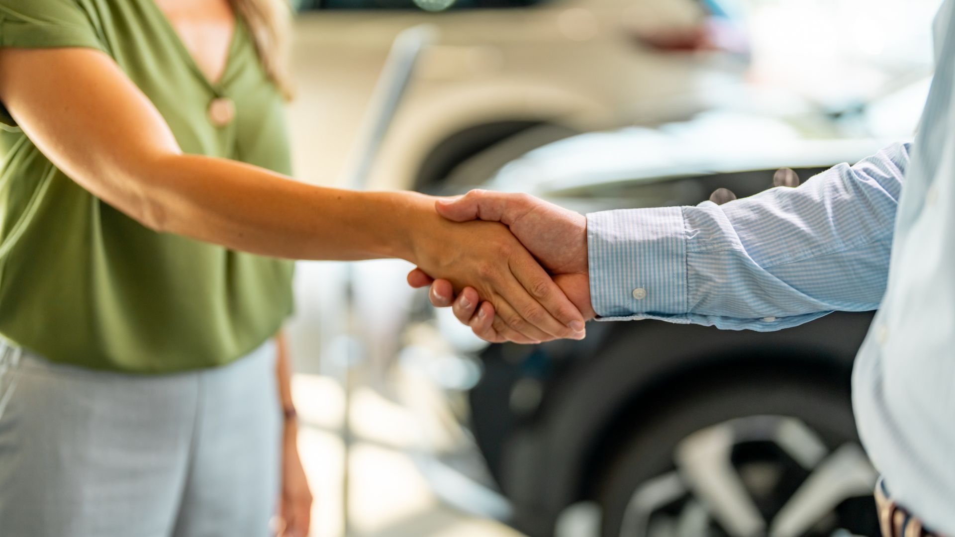 Woman and man shaking hands but only their hands are in shot