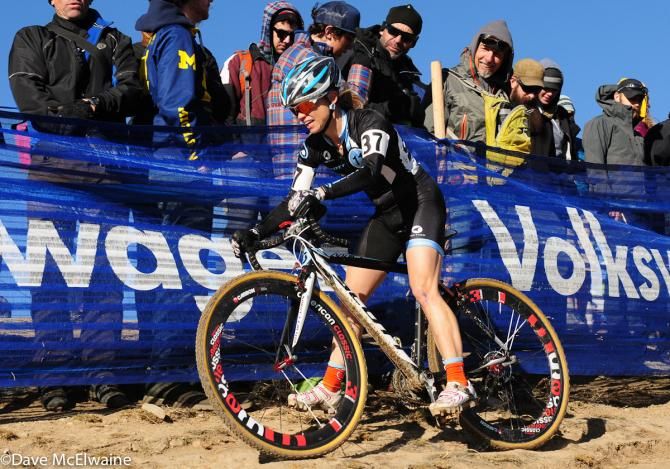 Judy Freeman (Crankbrothers Race Club) unclipping on the off-camber hill
