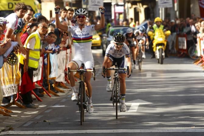 Marianne Vos (Rabo Women) wins in Durango ahead of Emma Johansson (Orica - AIS)