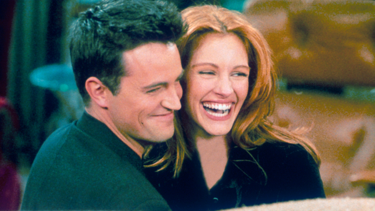 Matthew Perry and Julia Roberts on the set of &quot;Friends&quot; entitled &quot;The One After the Super-Bowl&quot;