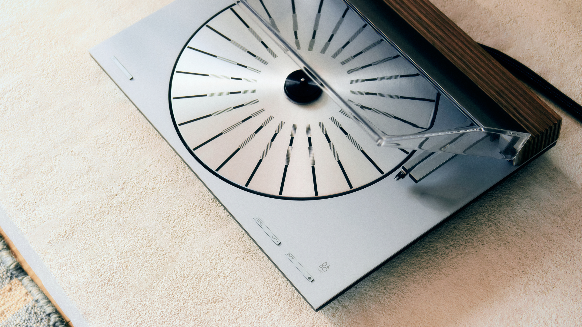 B&amp;O Beogram 3000c turntable meticulously upgraded, on a stone table 