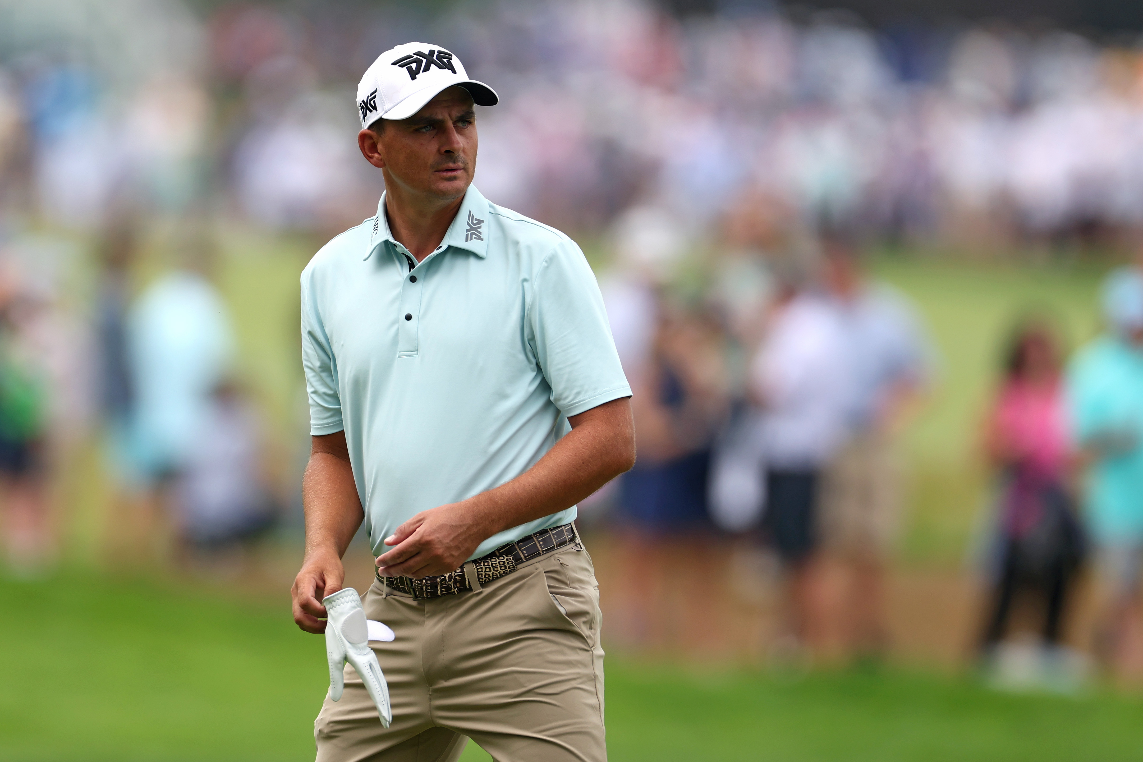 Christiaan Bezuidenhout puts on a glove