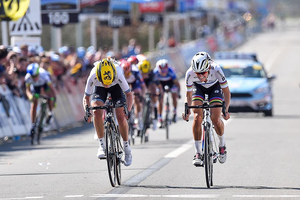 Emma Johansson and Lizzie Armitstead at the finish