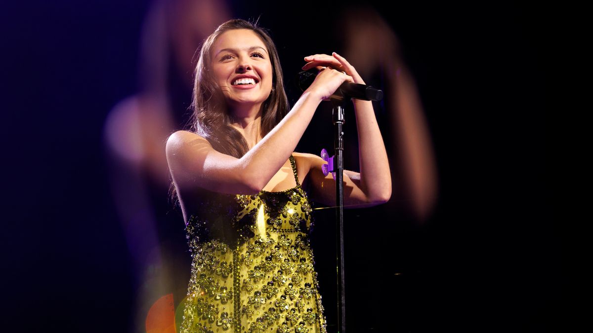 Olivia Rodrigo Wears My Investment Miu Miu Ballet Flats at Her American Express Concert | Marie Claire Olivia Rodrigo Wears My Investment Miu Miu Ballet Flats at Her American Express Concert | Marie Claire