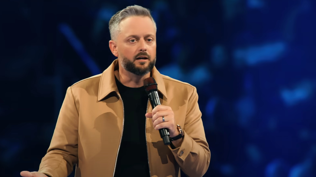 Nate Bargatze performing stand-up in Your Friend, Nate Bargatze