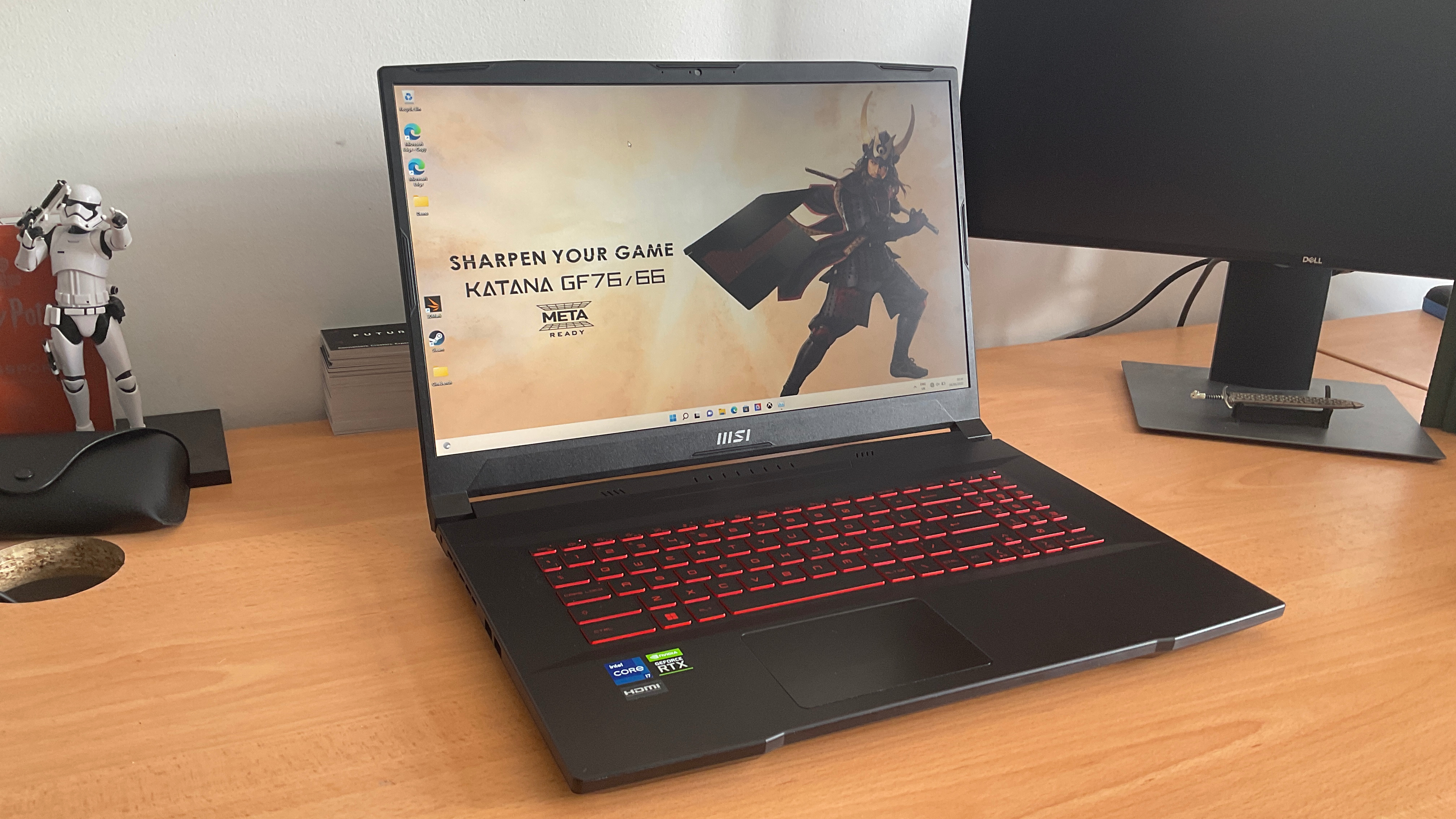 Msi gf76. MSI Katana gf76 характеристики. Ноутбук MSI 15.6 И 17.3 сравнение.