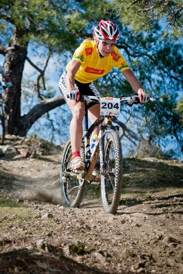 Annika Langvad (Fujibikes Rockets) races downhill