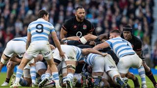Billy Vunipola (centre) overlooks the scrum ahead of the England vs Argentina live stream at RWC 2023