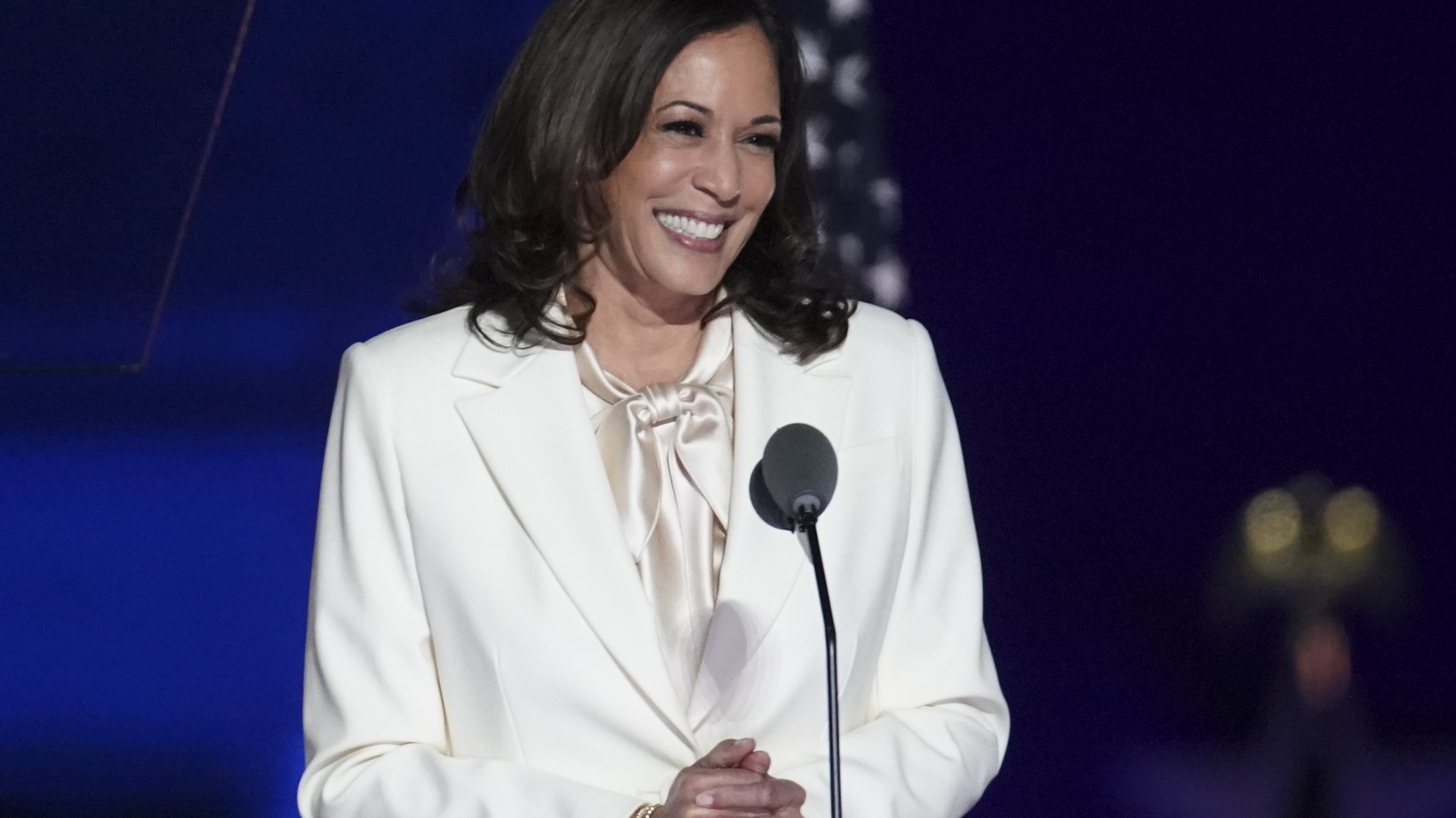 Why Women Are Wearing Kamala Harris' Signature Pearls On Inauguration ...