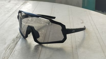 Image shows dhb Vector photochromatic lens sunglasses.