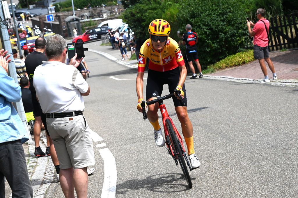 ROSHEIM FRANCE JULY 29 Joscelin Lowden of United Kingdom and UNOX Women Cycling Team attacks in the breakaway during the 1st Tour de France Femmes 2022 Stage 6 a 1286km stage from SaintDidesVosges to Rosheim TDFF UCIWWT on July 29 2022 in Rosheim France Photo by Dario BelingheriGetty Images
