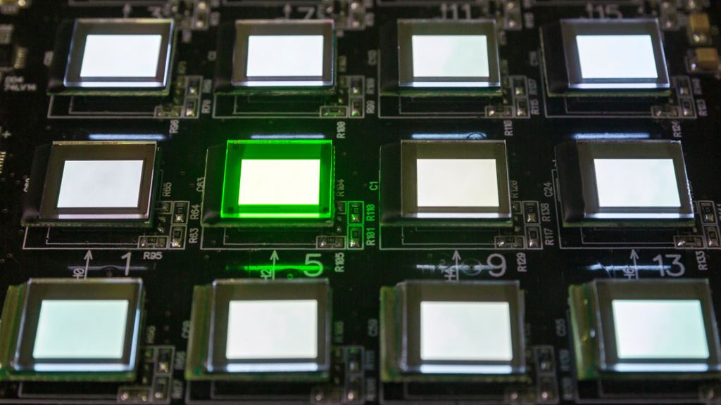 The Apple VR headset display could be 50 times brighter than your ...