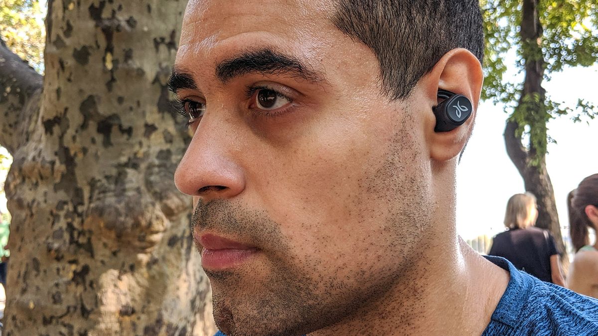 Beats Powerbeats Pro vs. Jaybird Vista Which Wireless Fitness Earbuds
