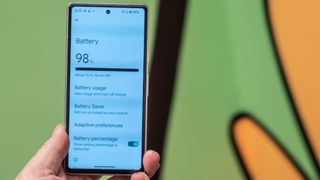 Google Pixel 7a mostrando los ajustes de la batería