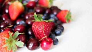 Berries & dried fruits
