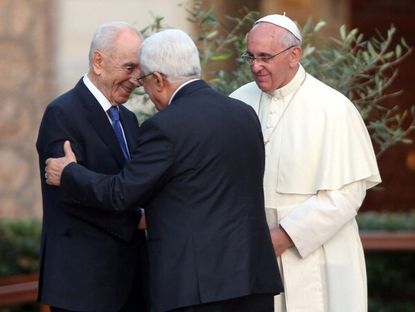 Pope Francis gets the Israeli and Palestinian presidents to hug, pray together