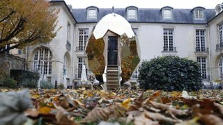 sauna "solar egg", designed by Swedish artists Lars Bergström and Mats Bigert is displayed in the courtyard of the Swedish institute in Paris, on November 15, 2017. The exhibition aims at drawing attention to Swedish design, architecture and fashion in France / AFP PHOTO / PATRICK KOVARIK