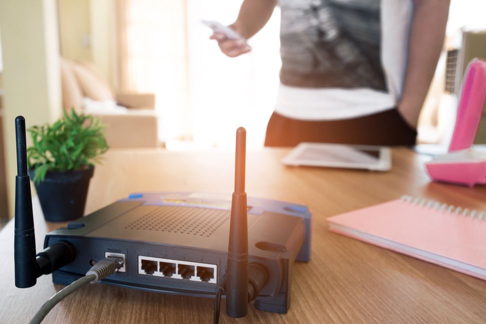 How to FactoryReset Your Router Tom