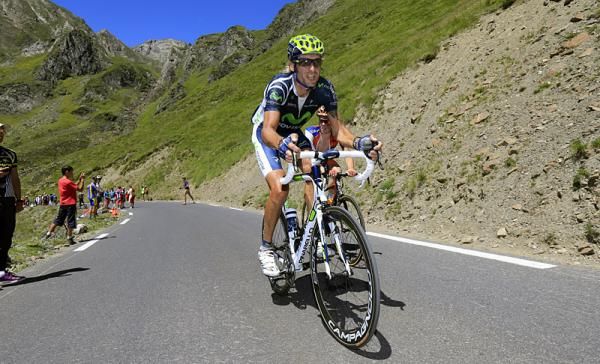 Vladimir Karpets (Movistar) was part of the early 38-man breakaway.