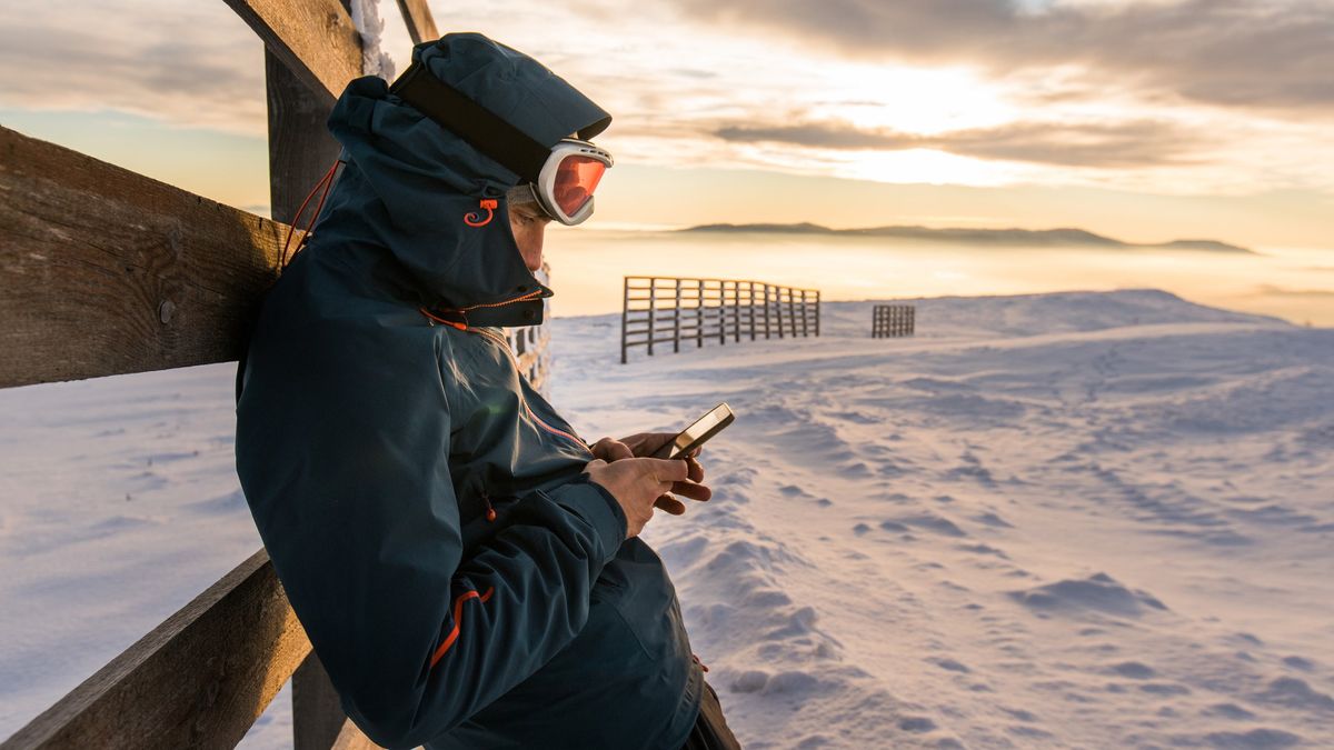 Man stranded in Alaskan wilderness saved thanks to Apple's new satellite SOS