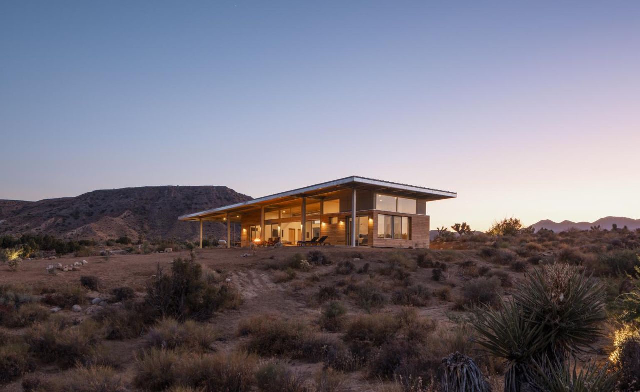 Jeremy Levine&#039;s sustainable house in its desert setting 