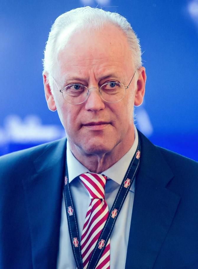 Rudolf Scharping, the president of the German Cycling Federation was the team presentation