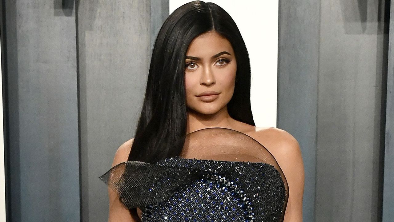 beverly hills, california february 09 kylie jenner attends the 2020 vanity fair oscar party hosted by radhika jones at wallis annenberg center for the performing arts on february 09, 2020 in beverly hills, california photo by frazer harrisongetty images