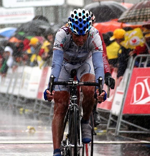 Ezequiel Mosquera (Karpin Galicia) doesn't look happy with the weather, but now he is done for the day.