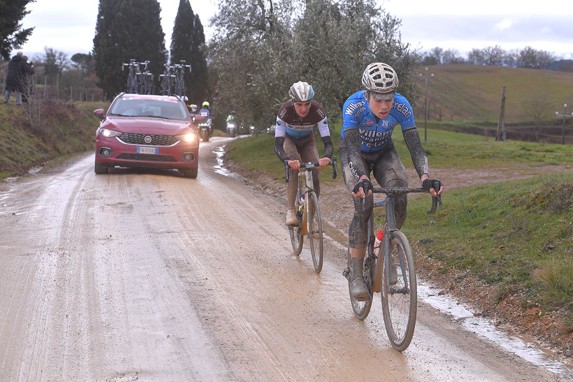 Wout Van Aert (Verandas Willems-Crelan) and Romain Bardet (Ag2R La Mondiale)