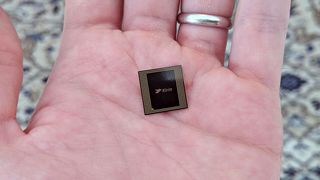Huawei 7nm Kirin 990 5G chip (Credit: Tom's Hardware)