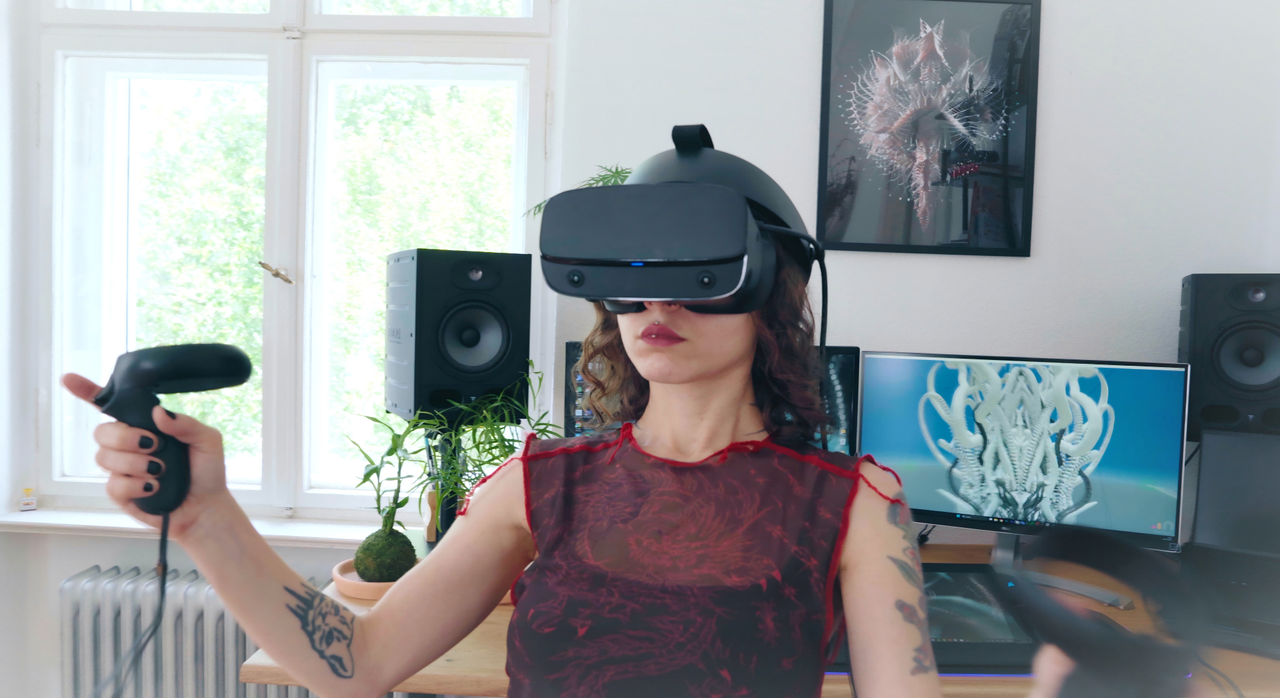 Giusy Amoroso using a VR headset