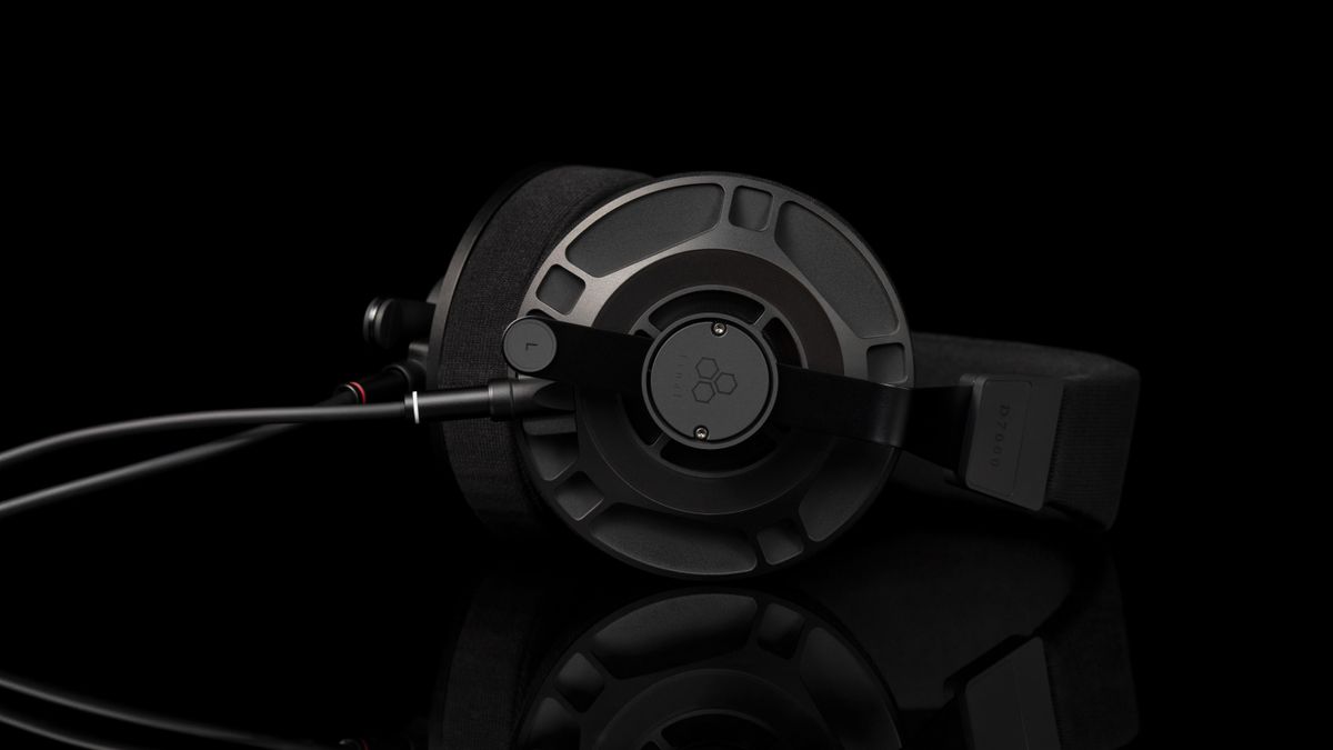 Final D7000 planar magnetic headphones