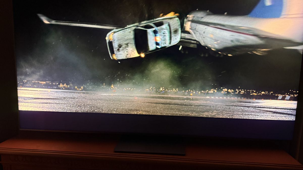 The TCL QM8L showing motion via a scene from Casino Royale