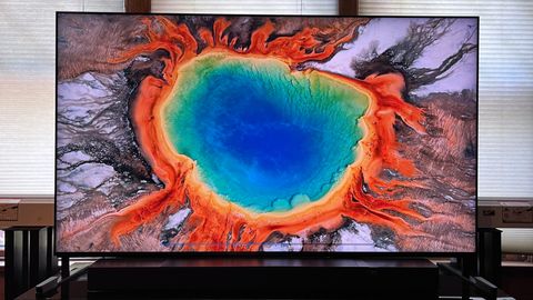 Sony Bravia 9 affichant une image colorée