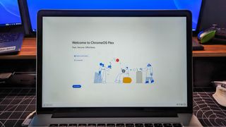 ChromeOS Flex Welcome Screen on 2015 MacBook Pro