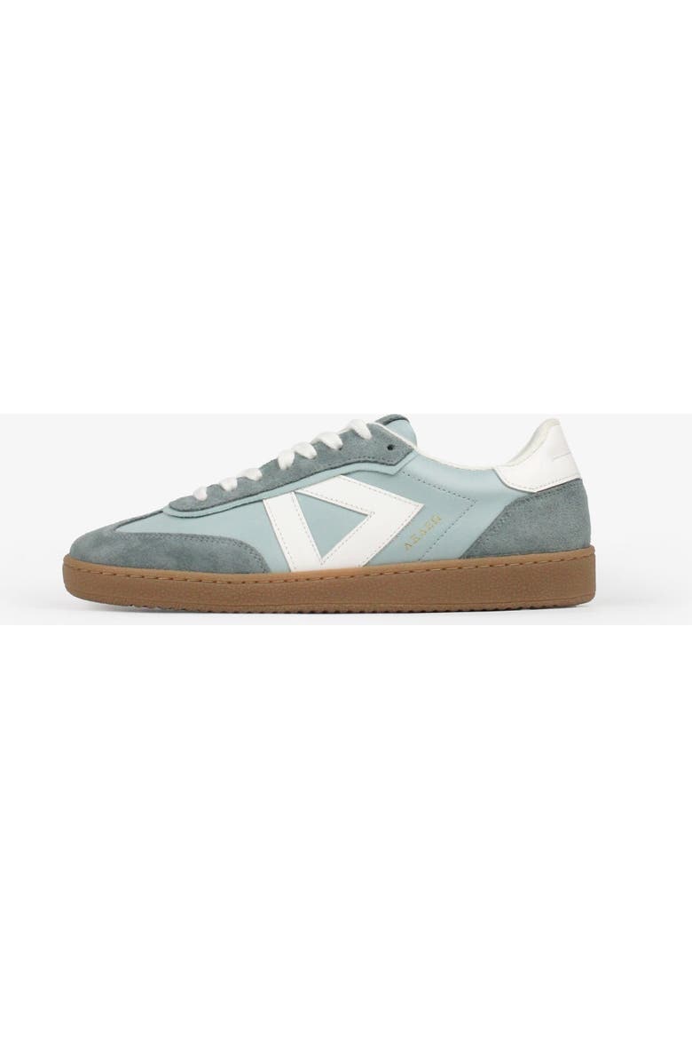Hera Retro Low-Top Sneaker