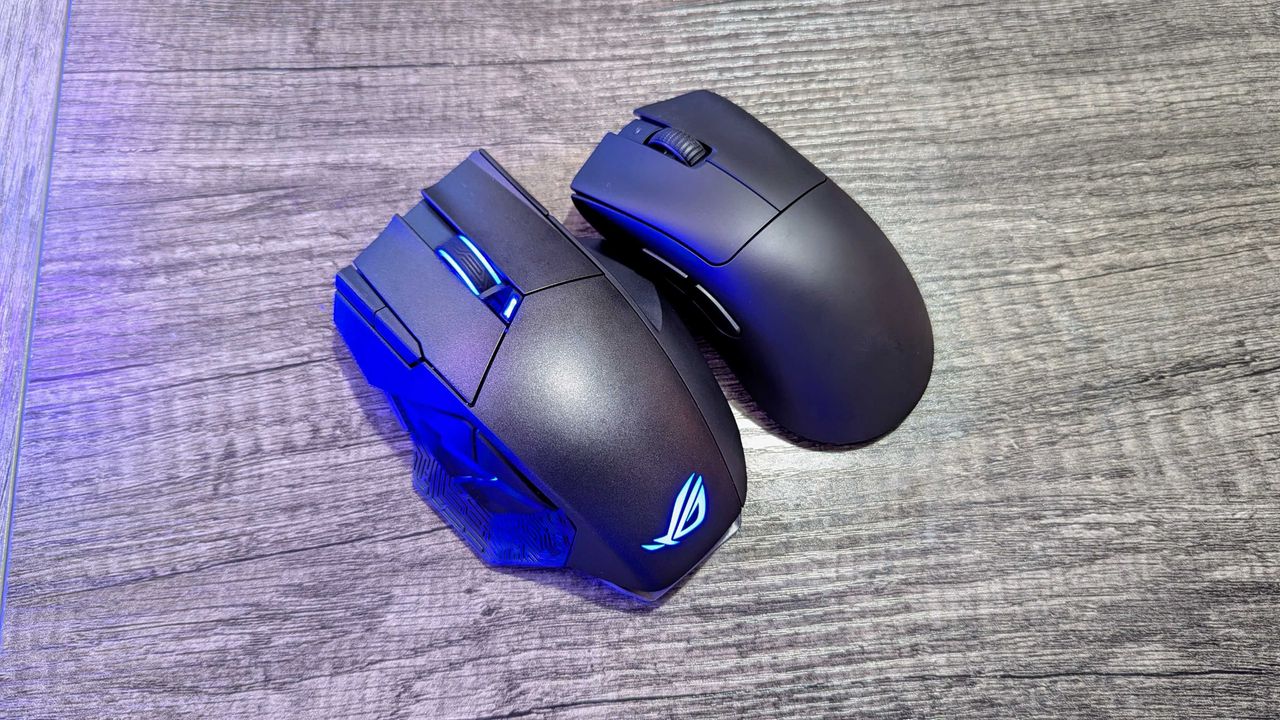 Image of the ASUS ROG Spatha X wireless gaming mouse.