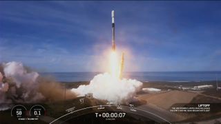اخباراسپیس ایکس 51 ماهواره استارلینک را پرتاب کرد و موشک را روی کشتی در دریا فرود آورد (ویدئو)