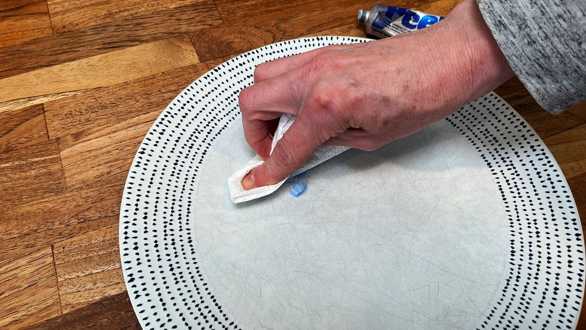 Cleaning a scratched plate with a metal cleaner