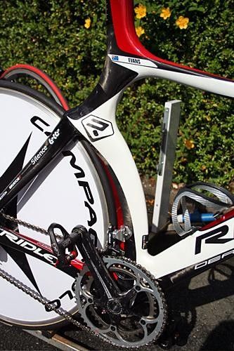 The Dean's seat tube closely hugs the rear wheel before heading up towards the saddle.