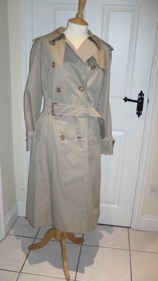 Burberry Ladies Beige Trench Coat 1970/80s Vintage - Size 12 Vgc