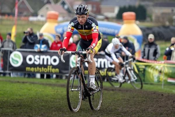 Belgian champion Sven Nys leaves Niels Albert behind.