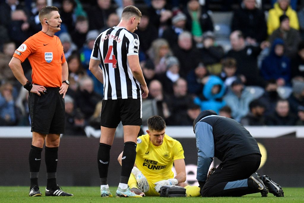 Newcastle United's English goalkeeper Nick Pope (2R) receives medical treatment during the English Premier League football match between Newcastle United and Fulham at St James' Park in Newcastle-upon-Tyne, north-east England on January 15, 2023