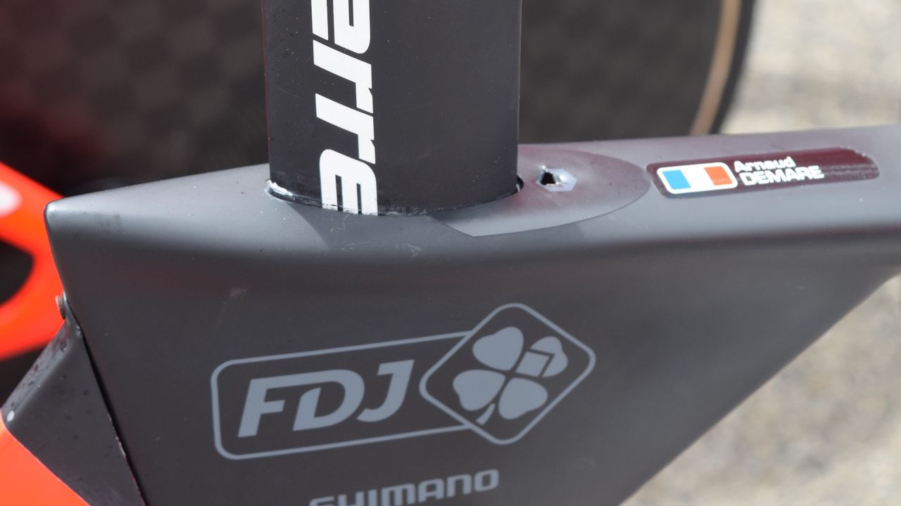 The Lapierre Aerostorm features 'Drag Reduction System' and there isn't a round profiled tube in sight