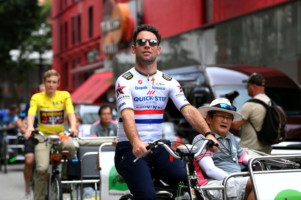 Mark Cavendish rides a trishaw at the Tour de France Prudential Singapore Criterium