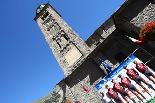 The Davo-Lotto-Davitamon team is presented in Morgex.