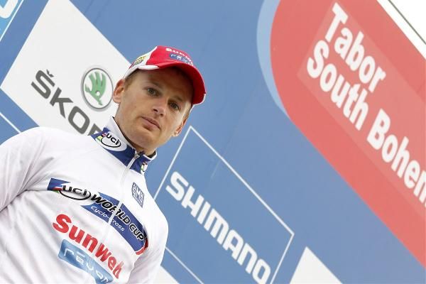 Kevin Pauwels (Sunweb-Revor) in the World Cup leader's jersey.
