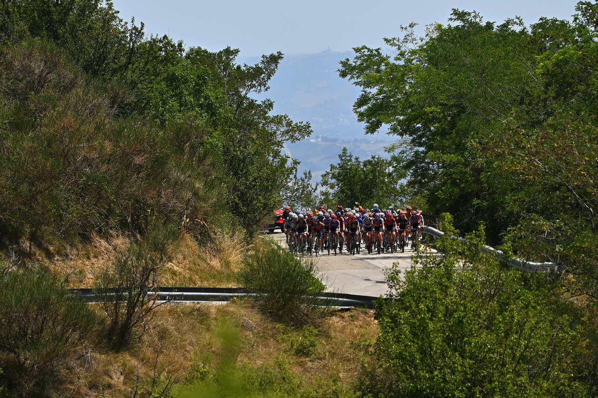 The peloton during stage 8 of the Giro d'Italia Women
