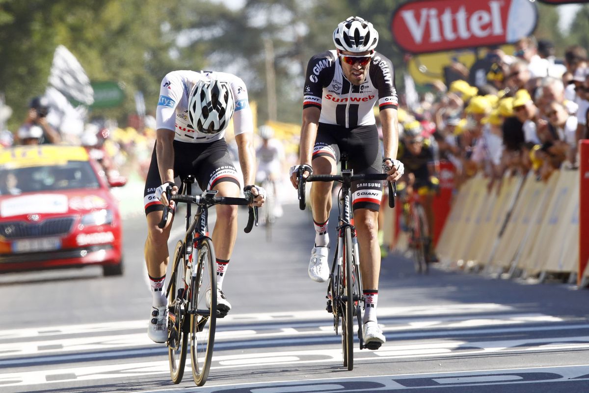 Kragh Andersen leads Tom Dumoulin across the line